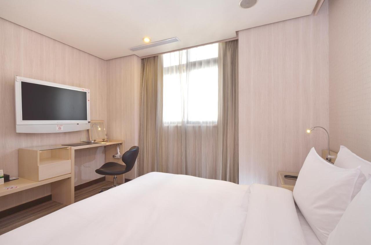 טאיפיי Yomi Hotel - Shuanglian Mrt מראה חיצוני תמונה